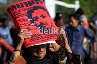 Mereka juga membawa sejumlah poster tentang Munir di antaranya bertuliskan 8 tahun dibunuh 8 tahun tanpa keadilan