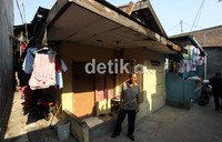 Otong mengaku maniak seks dan pernah menggilir 15 orang dalam satu hari terus-menerus.