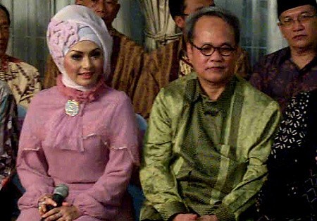 Lamaran Eddies Adelia di Kediaman Din Syamsuddin Digelar Tertutup