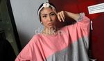 Pose ABG ala Ayu Dewi