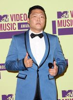 Saat Psy Hadir di MTV VMA 2012