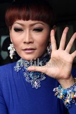 Kostum Super Ketat Inul Daratista