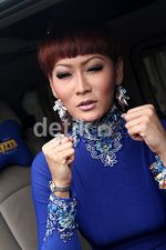 Kostum Super Ketat Inul Daratista