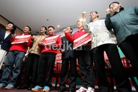 Tim Indonesia untuk Olimpiade 2012, menepati janjinya untuk memberikan bonus kepada para peraih medali di ajang pesta olahraga terbesar Olimpiade London 2012 di Kantor KOI, Jakarta, Jumat (7/9/2012).