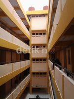 Sarung Berkibar di Wisma Atlet PON