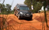 Jika melihat trek yang dilalui, sepertinya sepadan jika All New Trailblazer berjibaku di medan off road. Pasalnya casis dan platform mobil tersebut menggunakan pikap Chevrolet Colorado. Jadi kemampuan All New Trailblazer sama persis dengan Chevrolet Colorado. Hanya saja pada All New Trailblazer memiliki karoseri layaknya SUV biasanya dan mampu menampung 7 penumpang.