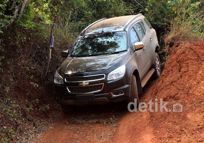 Bermain Offroad Bareng Trailblazer