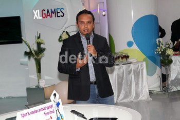 Direktur Service Management XL Ongki Kurniawan saat meresmikan Experience Center. (Gusmun/detikcom).