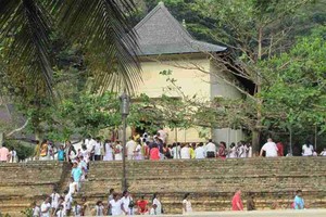 Gigi Sang Buddha Disimpan di Vihara Ini