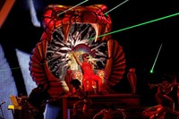 Dibalut busana serba merah from head to toe, Rihanna membuka acara MTV VMA 2012 dengan lagu Cockiness dan We Found Love. Christopher Polk/Getty Images.