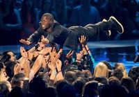 I believe I can fly Kevin Hart. Kevin Winter/Getty Images.