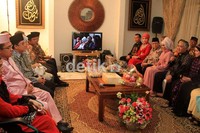 Din Syamsudin mewakili keluarga Adelia dalam menerima prosesi lamaran.