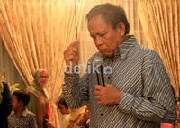 Proses acara berlangsung meriah dan penuh hiburan dengan adanya lawakan dari pelawak Tarzan.