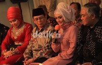Acara akad nikah keduany akan dilangsungkan Oktober mendatang.