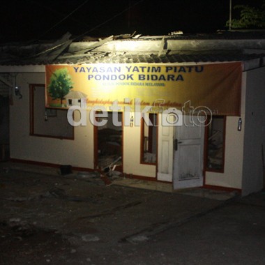 Tim Gegana Tinggalkan Lokasi Ledakan Bom Yayasan Yatim Piatu Depok