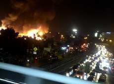 Lapak di Belakang Hotel Amaris Terbakar, 28 Unit Mobil Damkar Diterjunkan