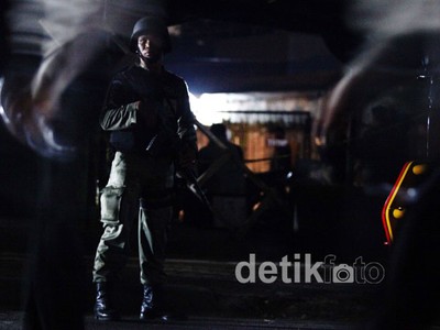 Tim Gegana Olah TKP Ledakan