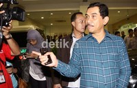 Wakapolda Metro Jaya, Brigadir Jendral Polisi Drs. Suhardi Alius melihat langsung korban ledakan bom yang diduga pelakunya di RS Mitra Keluarga. Ramses/detikfoto