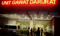 Menurut kerangan Petugas jaga pintu UGD, sampai saat ini baru satu korban saja yang ada di rumah sakit tersebut. Ramses/detikfoto