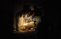 Ledakan itu sendiri telah menyebabkan 3 orang luka-luka. Satu orang dalam kondisi kritis, sedangkan 2 lainnya luka-luka. Ramses/detikfoto