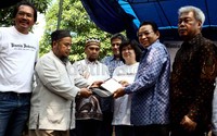 Selain bazar, mereka juga mewakafkan sekitar 250 Al-quran untuk masjid di kawasan tersebut.