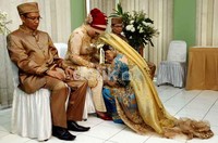 Ayang dinikahkan langsung oleh Ayahnya sendiri Edi Priyanto dengan didampingi sang ibunda Tri Setyorini.