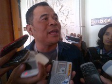 Lengkapi Berkas Cawagub Jateng, Garin Nugroho Ditemani Cornelia Agatha