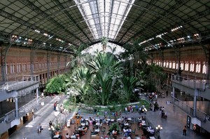 Keren! Ada Hutan di Tengah Stasiun Atocha, Madrid