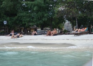 Mengintip Spot Favorit Bule Berbikini di Gili Trawangan