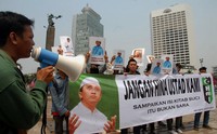 Dalam aksinya mereka menuntut kepada seluruh relawan dan finalis Pilkada DKI agar tidak menzolimi ulama. (dok HMI)