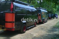 M Thorik, perakit bom di Tambora, menyerahkan diri ke Pos Polisi Jembatan Lima, Jakarta Barat, semalam. Hendrik/detikcom.