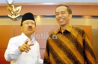 Meski bersaing untuk putaran kedua tanggal 20 September nanti, Jokowi-Foke terlihat akrab.