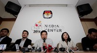 Sebanyak 46 parpol telah mendaftar hingga Jumat pekan lalu. Namun dari 17 dokumen yang dipersyaratkan, hanya 34 yang memenuhi. Sisanya hanya menyertakan 3 hingga 15 dokumen saja.
