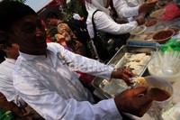 Makanan khas Betawi jadi menu yang wajib ada.