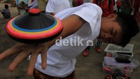 Permainan tradisonal gasing pun ikut memeriahkan acara ini.