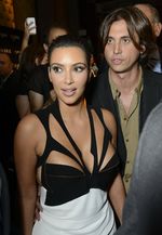 Kim Kardashian Makin Hot!