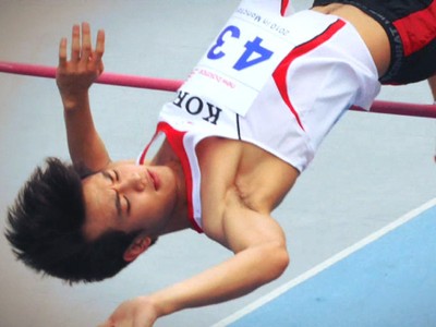 Saat Minho SHINee Jadi Atlet Lompat Tinggi