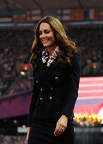 Kate Middleton Bergaya ala Pramugari