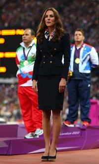 Gaya pramugari ala Kate Middleton. Mike Ehrmann/Getty Images.