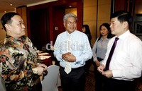 Sebelum acara dimulai, Arwin Rasyid selaku Presiden Direktur CIMB Niaga Tbk berbincang dan menyambut baik kerja sama yang dilakukan oleh Indotruck Utama dan Bank CIMB Niaga.