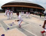 Tim Bisbol DKI Latihan di Halaman Stadion Riau