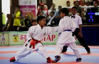 Penampilan karateka anak-anak menjadi hiburan tersendiri bagi para penonton.