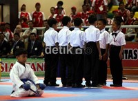 Penampilan mereka seperti layaknya pertandingan sungguhan. Mereka juga menampilkan nomor kumite (duel) di atas matras.