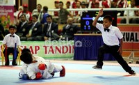 Meski mereka hanya penampilan hiburan di saat acara pembukaan pertandingan karate PON XVIII Riau, namun penampilan mereka tetap serius bak pertandingan sungguhan.