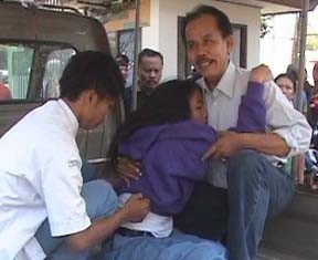 Puluhan Siswa SMU 1 Jember Kesurupan