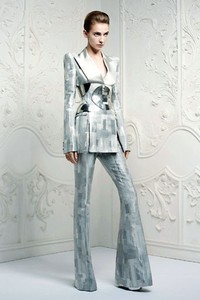 Alexander McQueen, Resort 2013. Paris Fashion Week 2013. [dok. Alexander McQueen]