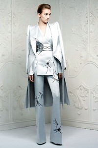 Alexander McQueen, Resort 2013. Paris Fashion Week 2013. [dok. Alexander McQueen]