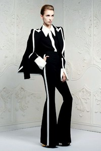 Alexander McQueen, Resort 2013. Paris Fashion Week 2013. [dok. Alexander McQueen]