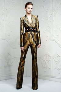 Alexander McQueen, Resort 2013. Paris Fashion Week 2013. [dok. Alexander McQueen]