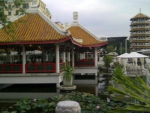 Santap Lezat dan Aksi Si Jago Kungfu